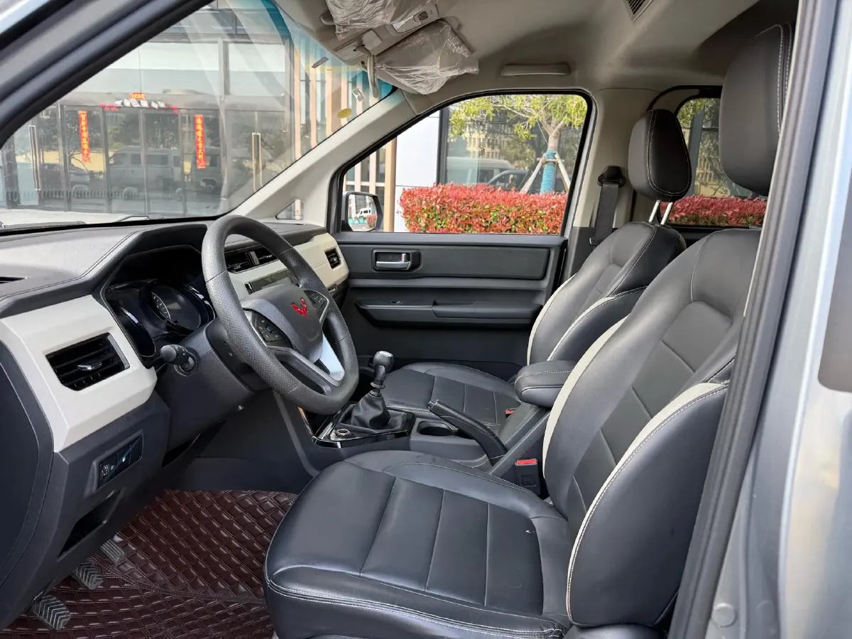 2021 WuLing ZhengChen 1.5T 147HP L4 6MT,autocango,china used car exporter,china ev exporter,chinese used car exporter,chinese used ev exporter