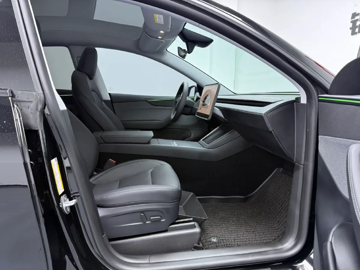 2025 Tesla Model Y BEV 62.5KWH,autocango,china used car exporter,china ev exporter,chinese used car exporter,chinese used ev exporter