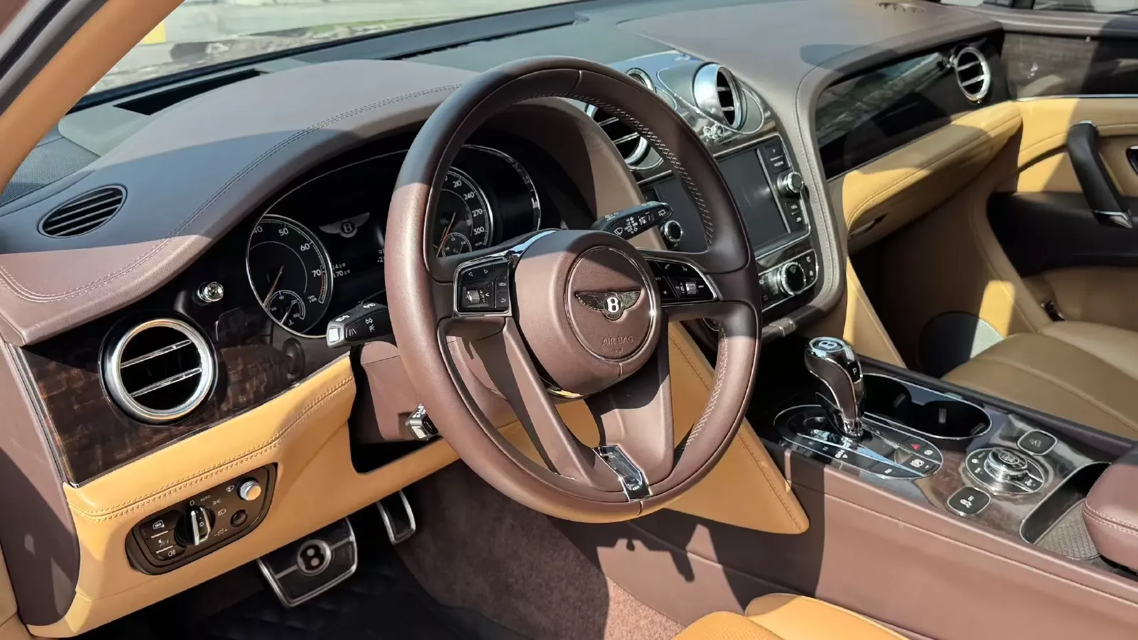 2018 Bentley Bentayga 4.0T 550HP V8 8AT,autocango,china used car exporter,china ev exporter,chinese used car exporter,chinese used ev exporter