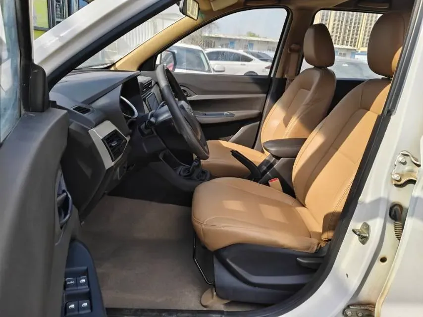 2019 WuLing HongGuang 1.5L 99HP L4 6MT,autocango,china used car exporter,china ev exporter,chinese used car exporter,chinese used ev exporter