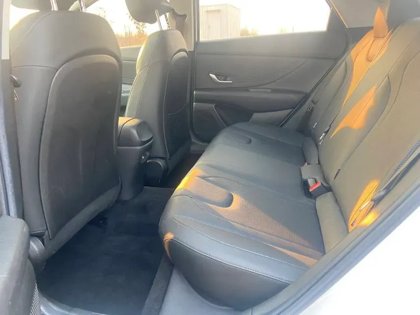 2021 Hyundai Elantra 1.5L 115HP L4 CVT,autocango,china used car exporter,china ev exporter,chinese used car exporter,chinese used ev exporter