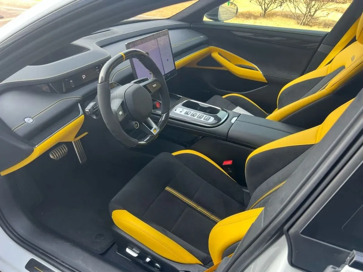 2025 MI SU7 Ultra BEV 93.7KWH,autocango,china used car exporter,china ev exporter,chinese used car exporter,chinese used ev exporter