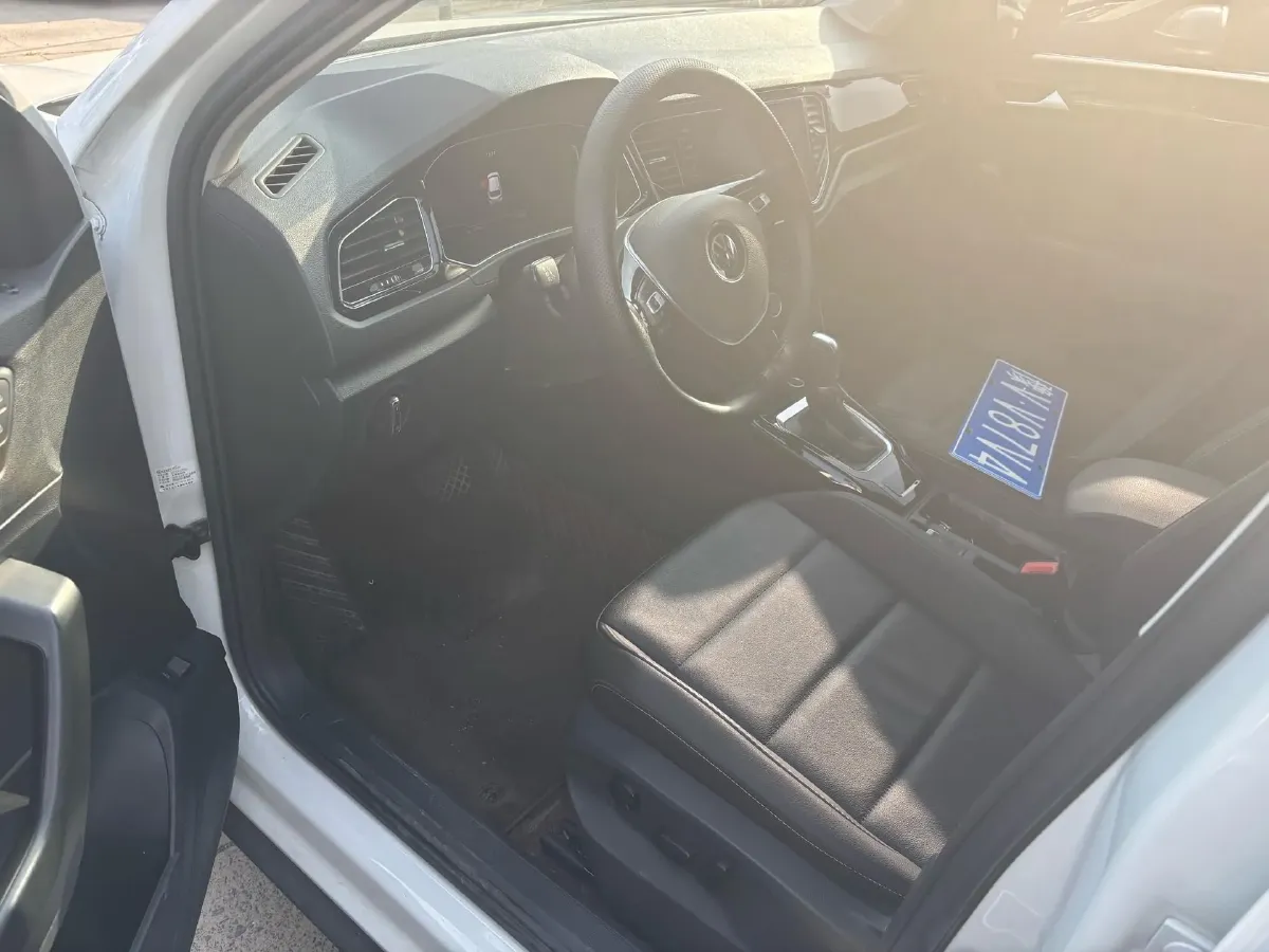 2022 Volkswagen T-Roc 1.4T 150HP L4 7DCT,autocango,china used car exporter,china ev exporter,chinese used car exporter,chinese used ev exporter