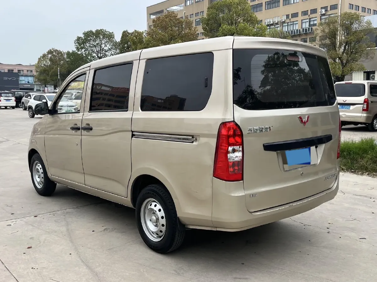 2018 WuLing RongGuang V 1.5L 112HP L4 5MT,autocango,china used car exporter,china ev exporter,chinese used car exporter,chinese used ev exporter