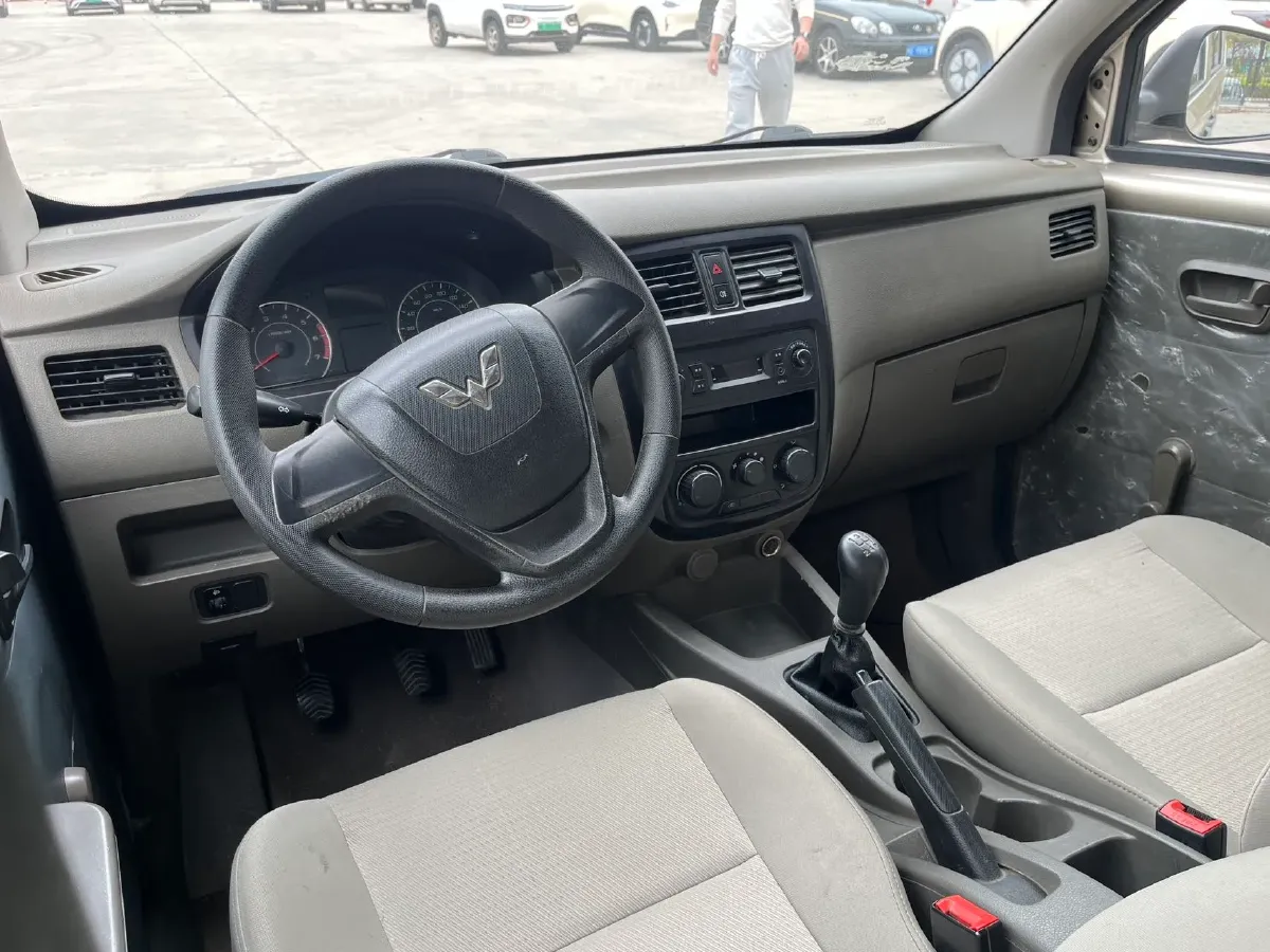 2018 WuLing RongGuang V 1.5L 112HP L4 5MT,autocango,china used car exporter,china ev exporter,chinese used car exporter,chinese used ev exporter