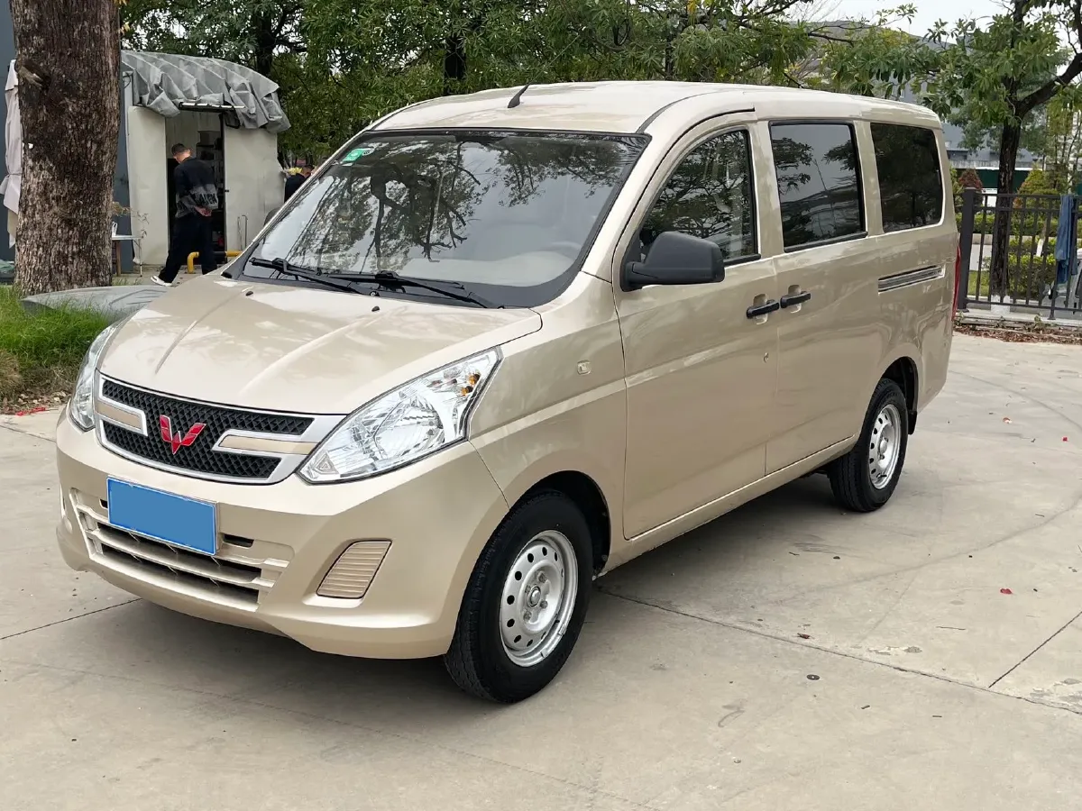2018 WuLing RongGuang V 1.5L 112HP L4 5MT,autocango,china used car exporter,china ev exporter,chinese used car exporter,chinese used ev exporter