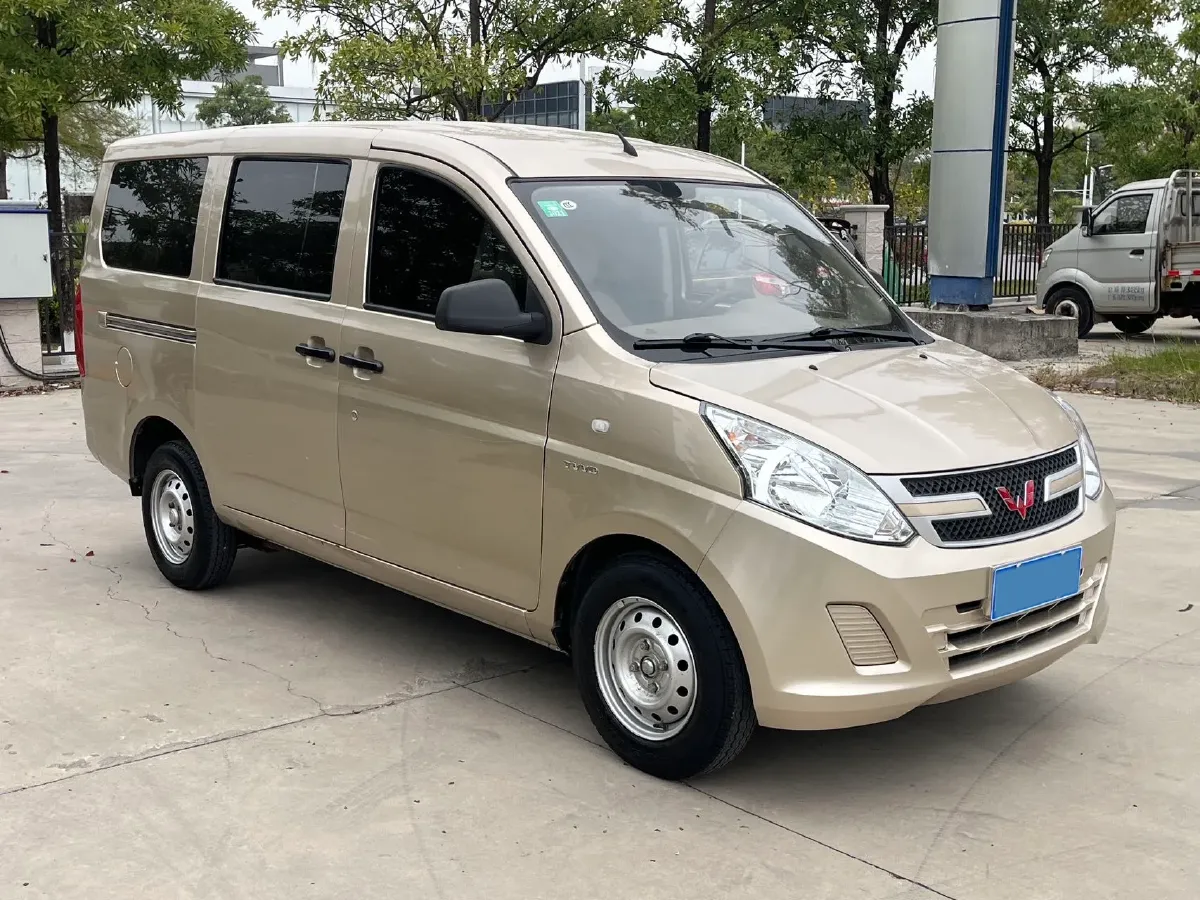 2018 WuLing RongGuang V 1.5L 112HP L4 5MT,autocango,china used car exporter,china ev exporter,chinese used car exporter,chinese used ev exporter