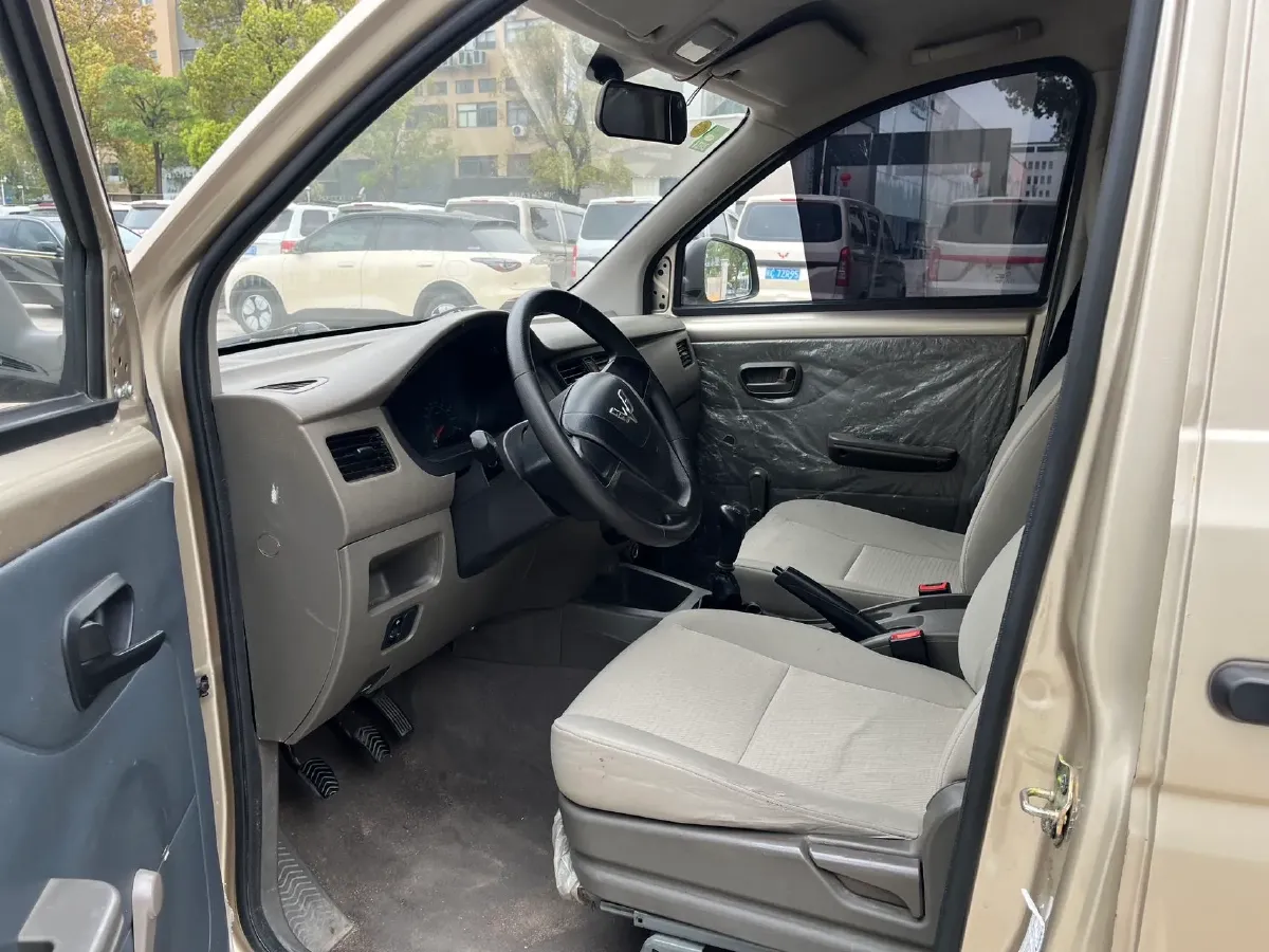 2018 WuLing RongGuang V 1.5L 112HP L4 5MT,autocango,china used car exporter,china ev exporter,chinese used car exporter,chinese used ev exporter