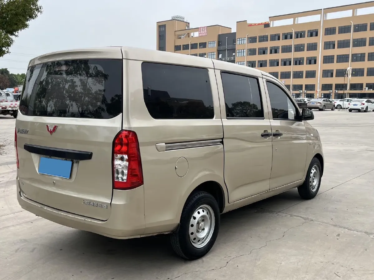 2018 WuLing RongGuang V 1.5L 112HP L4 5MT,autocango,china used car exporter,china ev exporter,chinese used car exporter,chinese used ev exporter