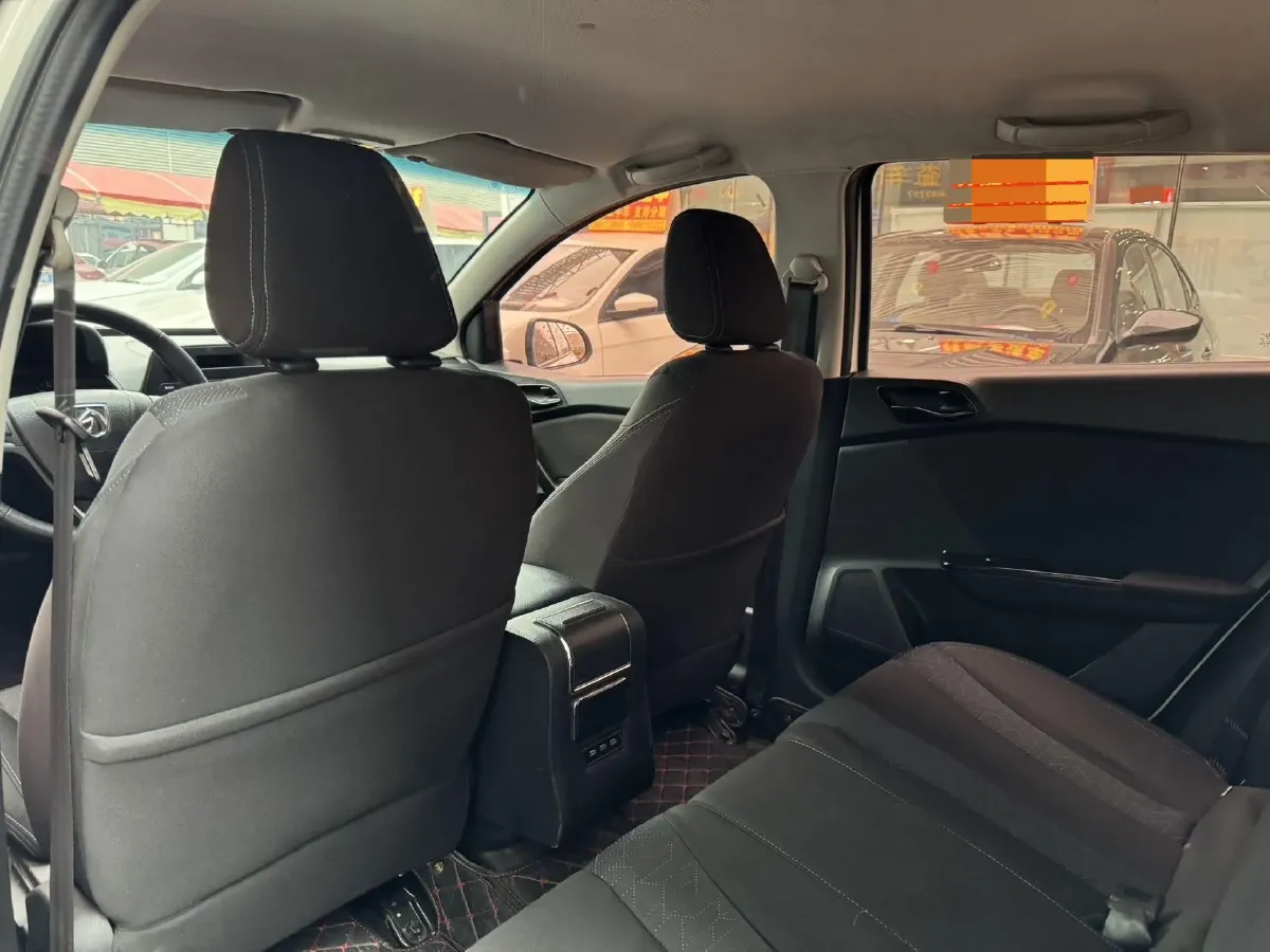 2016 BaoJun 310 1.2L 82HP L4 5MT,autocango,china used car exporter,china ev exporter,chinese used car exporter,chinese used ev exporter