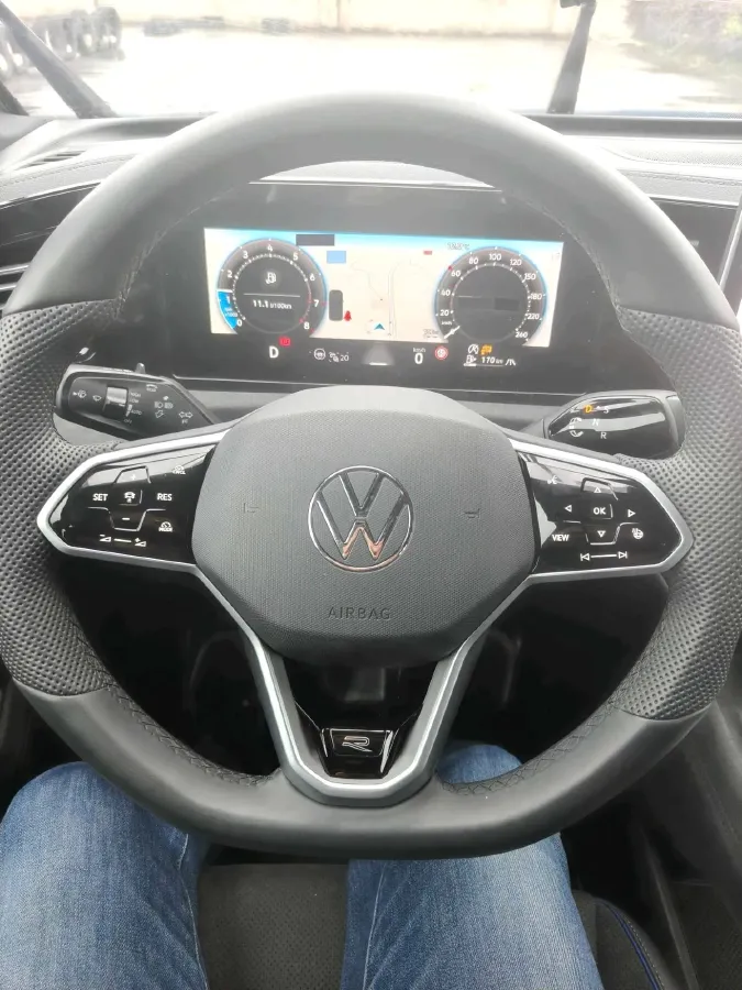 2024 Volkswagen Tiguan L 2.0T 220HP L4 7DCT,autocango,china used car exporter,china ev exporter,chinese used car exporter,chinese used ev exporter