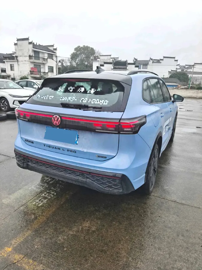 2024 Volkswagen Tiguan L 2.0T 220HP L4 7DCT,autocango,china used car exporter,china ev exporter,chinese used car exporter,chinese used ev exporter