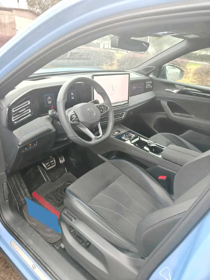 2024 Volkswagen Tiguan L 2.0T 220HP L4 7DCT,autocango,china used car exporter,china ev exporter,chinese used car exporter,chinese used ev exporter