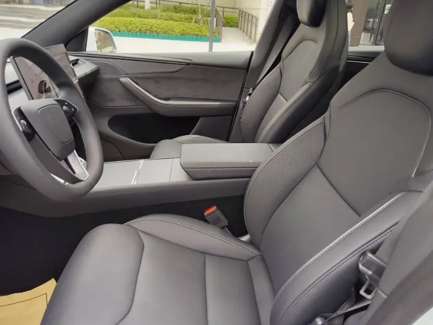 2025 Tesla Model Y BEV 78.4KWH,autocango,china used car exporter,china ev exporter,chinese used car exporter,chinese used ev exporter