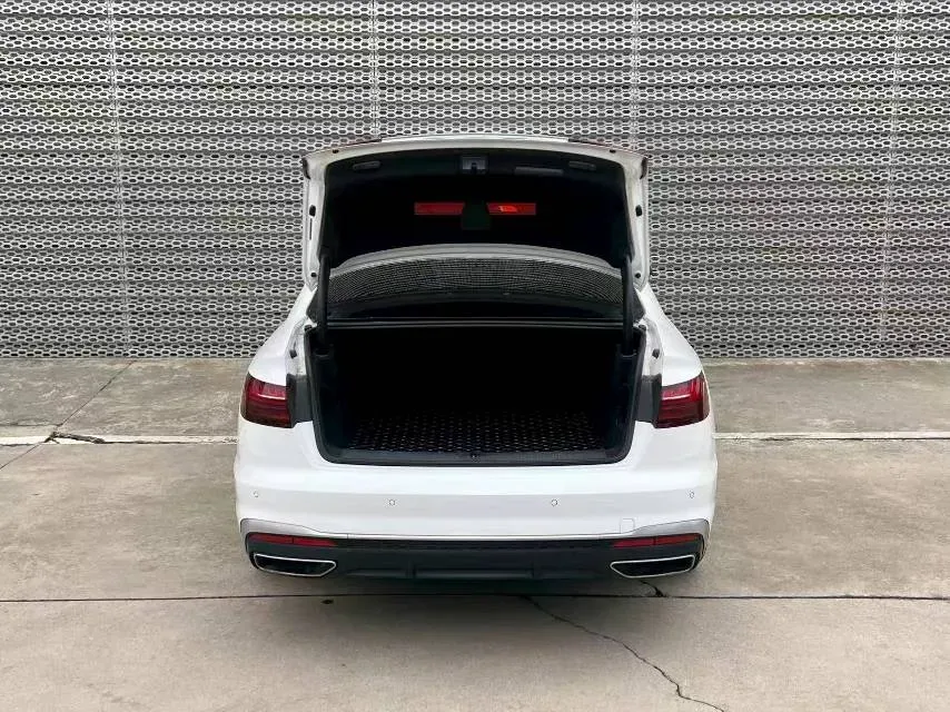 2024 Audi A4L 2.0T 190HP L4 7DCT,autocango,china used car exporter,china ev exporter,chinese used car exporter,chinese used ev exporter