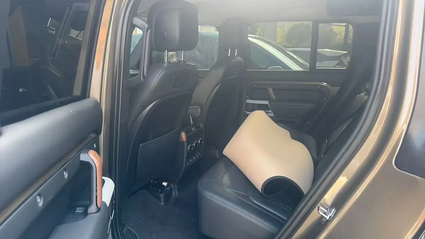2022 Land Rover Defender 3.0T 400HP L6 8AT,autocango,china used car exporter,china ev exporter,chinese used car exporter,chinese used ev exporter