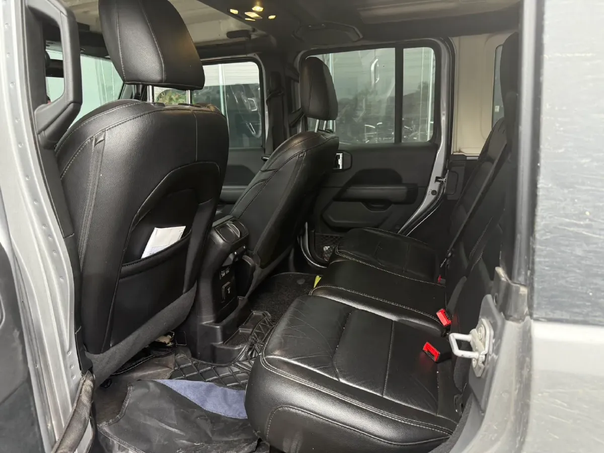 2021 Jeep Wrangler 2.0T 266HP L4 8AT,autocango,china used car exporter,china ev exporter,chinese used car exporter,chinese used ev exporter