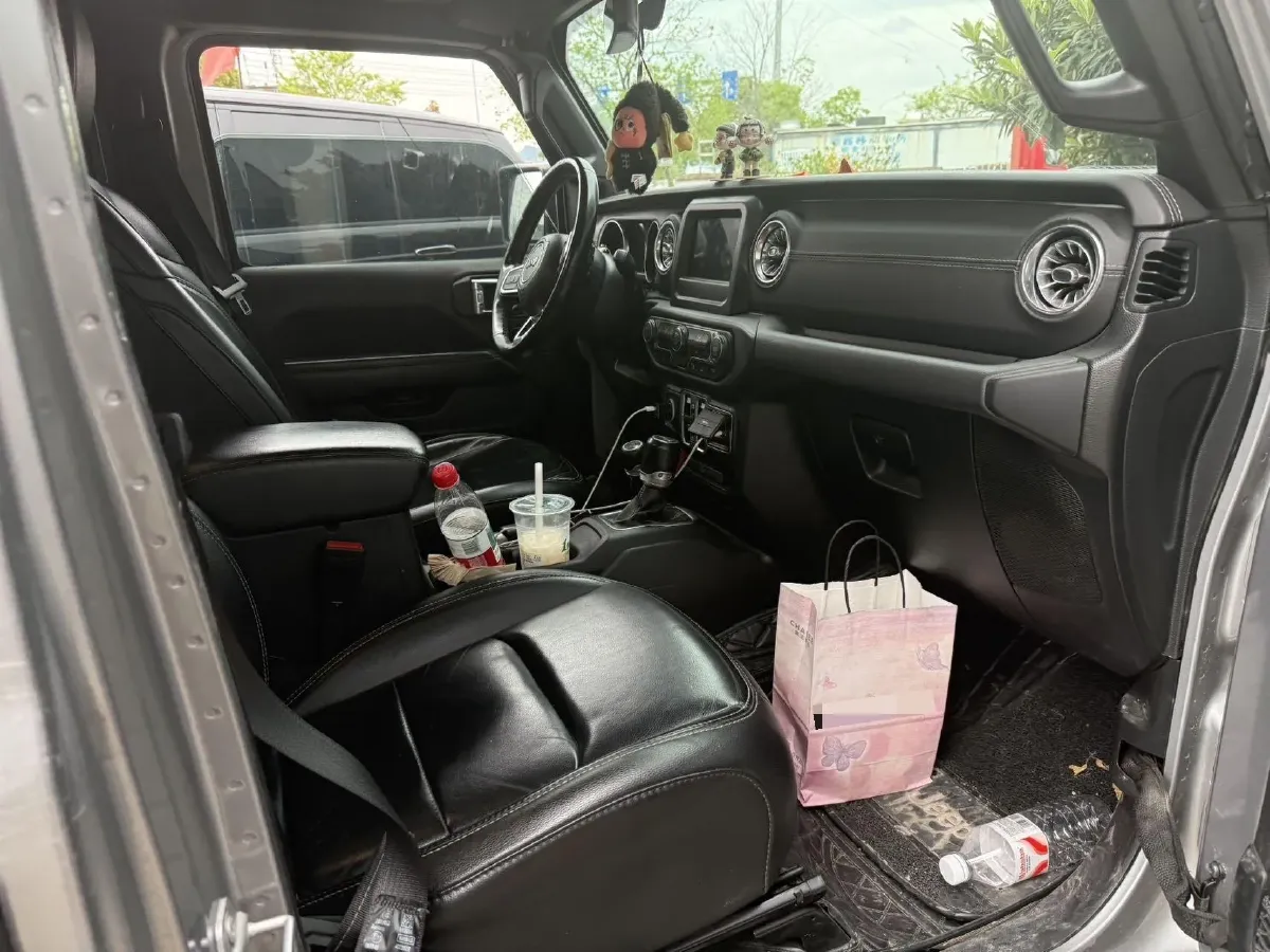 2021 Jeep Wrangler 2.0T 266HP L4 8AT,autocango,china used car exporter,china ev exporter,chinese used car exporter,chinese used ev exporter