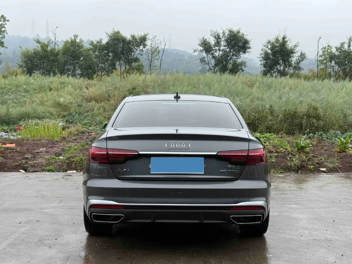 2023 Audi A4L 2.0T 190HP L4 7DCT,autocango,china used car exporter,china ev exporter,chinese used car exporter,chinese used ev exporter