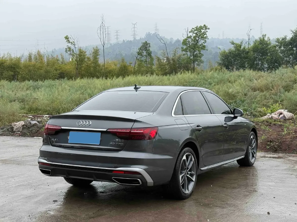 2023 Audi A4L 2.0T 190HP L4 7DCT,autocango,china used car exporter,china ev exporter,chinese used car exporter,chinese used ev exporter