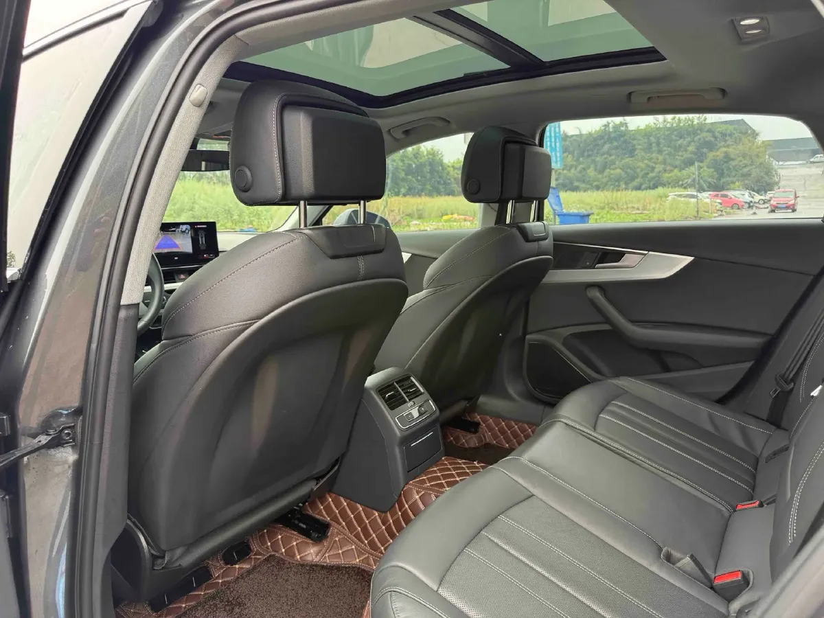 2023 Audi A4L 2.0T 190HP L4 7DCT,autocango,china used car exporter,china ev exporter,chinese used car exporter,chinese used ev exporter