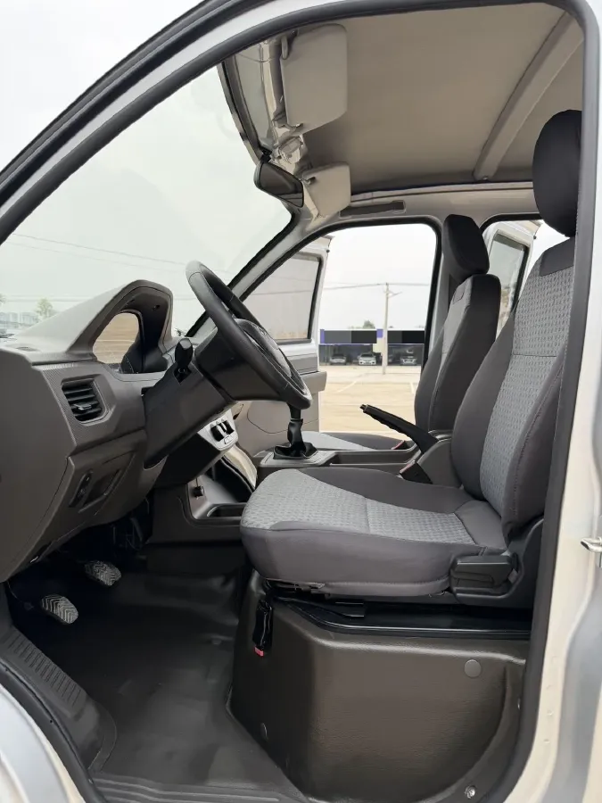 2023 WuLing RongGuang New Truck 1.5L 102HP L4 5MT,autocango,china used car exporter,china ev exporter,chinese used car exporter,chinese used ev exporter