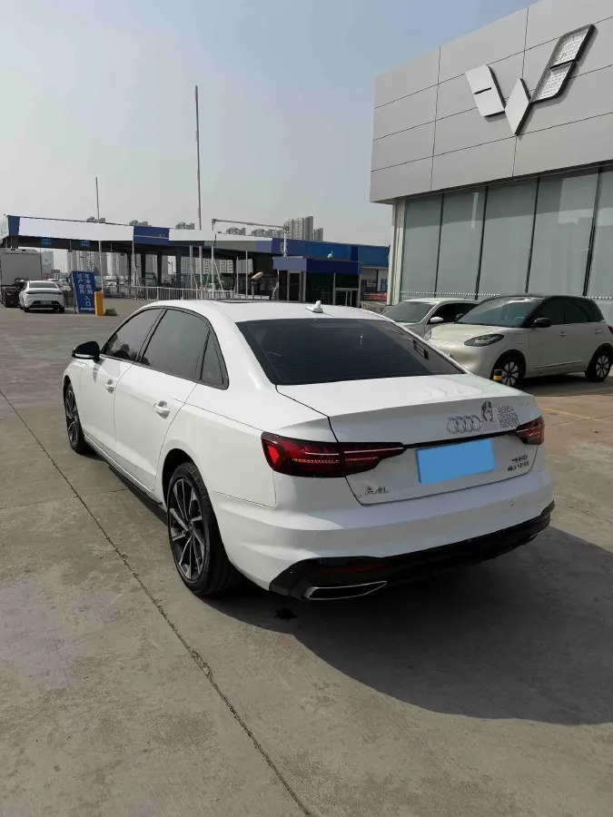 2023 Audi A4L 2.0T 190HP L4 7DCT,autocango,china used car exporter,china ev exporter,chinese used car exporter,chinese used ev exporter