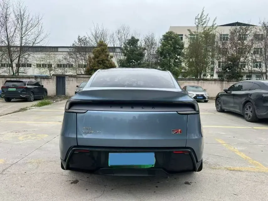 2025 Tesla Model Y L BEV,autocango,china used car exporter,china ev exporter,chinese used car exporter,chinese used ev exporter