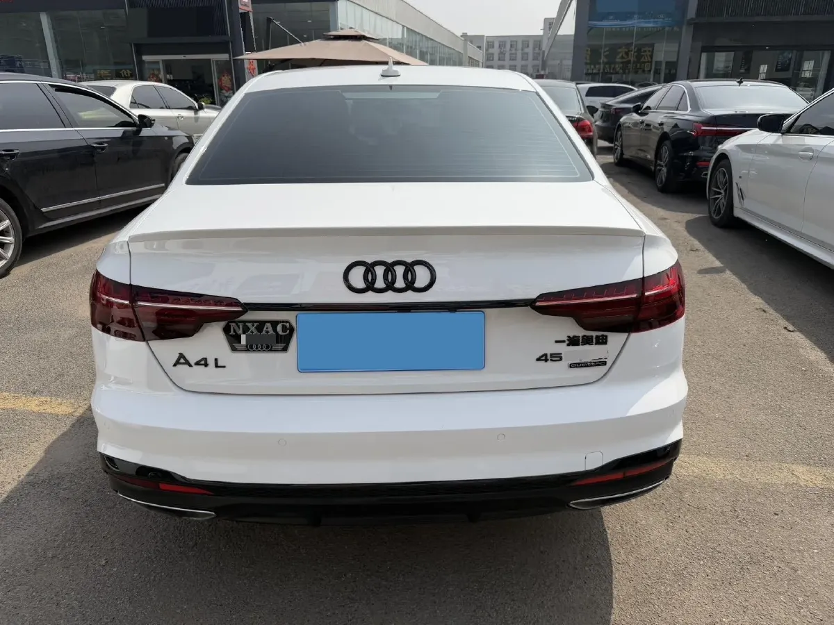 2023 Audi A4L 2.0T 245HP L4 7DCT,autocango,china used car exporter,china ev exporter,chinese used car exporter,chinese used ev exporter