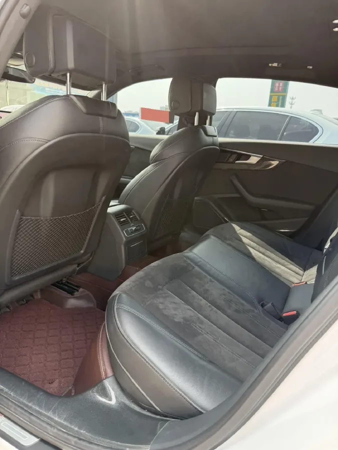 2023 Audi A4L 2.0T 245HP L4 7DCT,autocango,china used car exporter,china ev exporter,chinese used car exporter,chinese used ev exporter