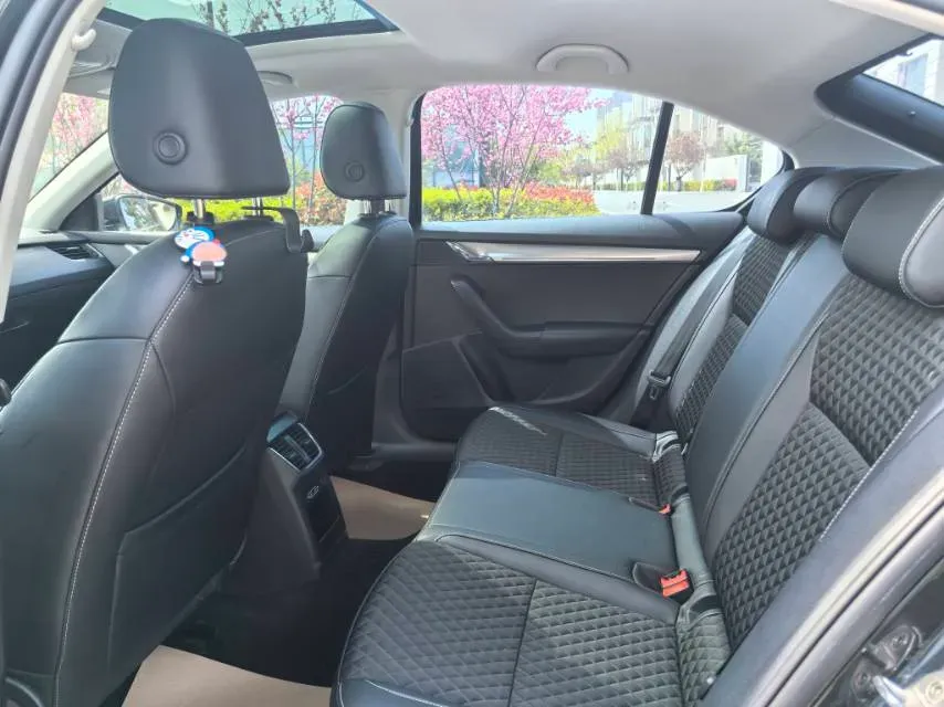 2018 Skoda Octavia 1.6L 110HP L4 6AT,autocango,china used car exporter,china ev exporter,chinese used car exporter,chinese used ev exporter