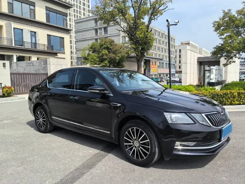 2018 Skoda Octavia 1.6L 110HP L4 6AT,autocango,china used car exporter,china ev exporter,chinese used car exporter,chinese used ev exporter