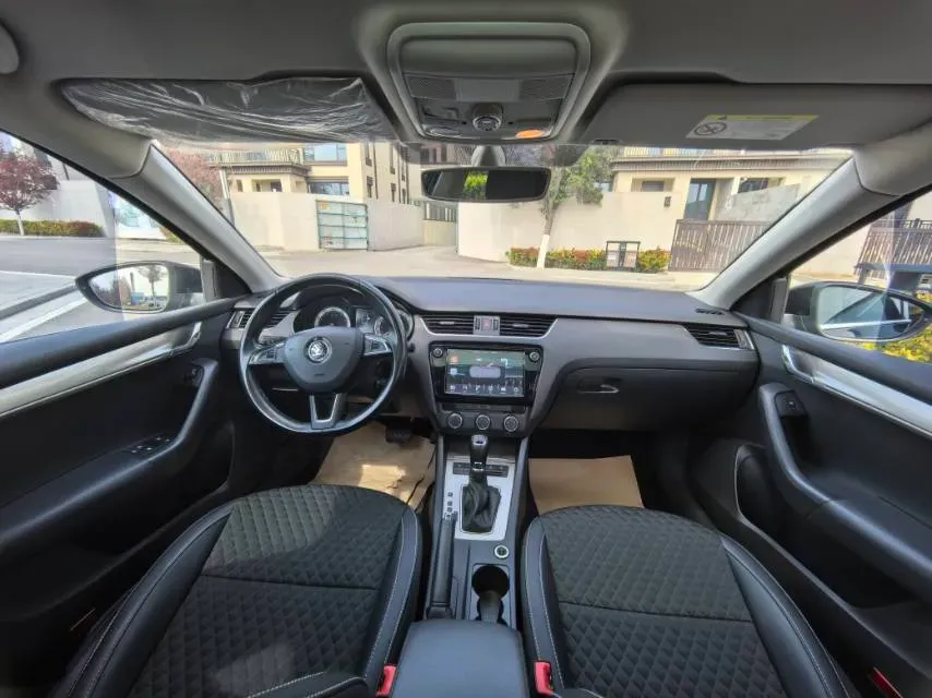 2018 Skoda Octavia 1.6L 110HP L4 6AT,autocango,china used car exporter,china ev exporter,chinese used car exporter,chinese used ev exporter