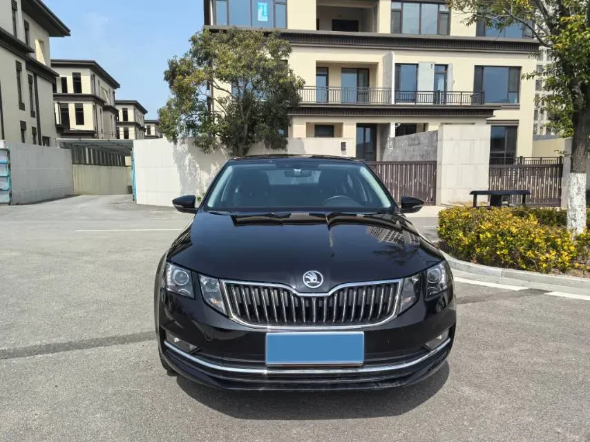2018 Skoda Octavia 1.6L 110HP L4 6AT,autocango,china used car exporter,china ev exporter,chinese used car exporter,chinese used ev exporter