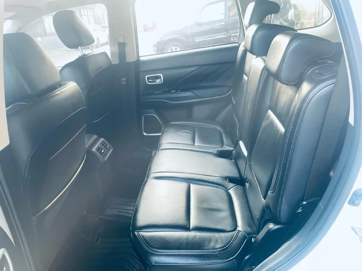 2019 Mitsubishi Outlander 2.0L 166HP L4 CVT,autocango,china used car exporter,china ev exporter,chinese used car exporter,chinese used ev exporter