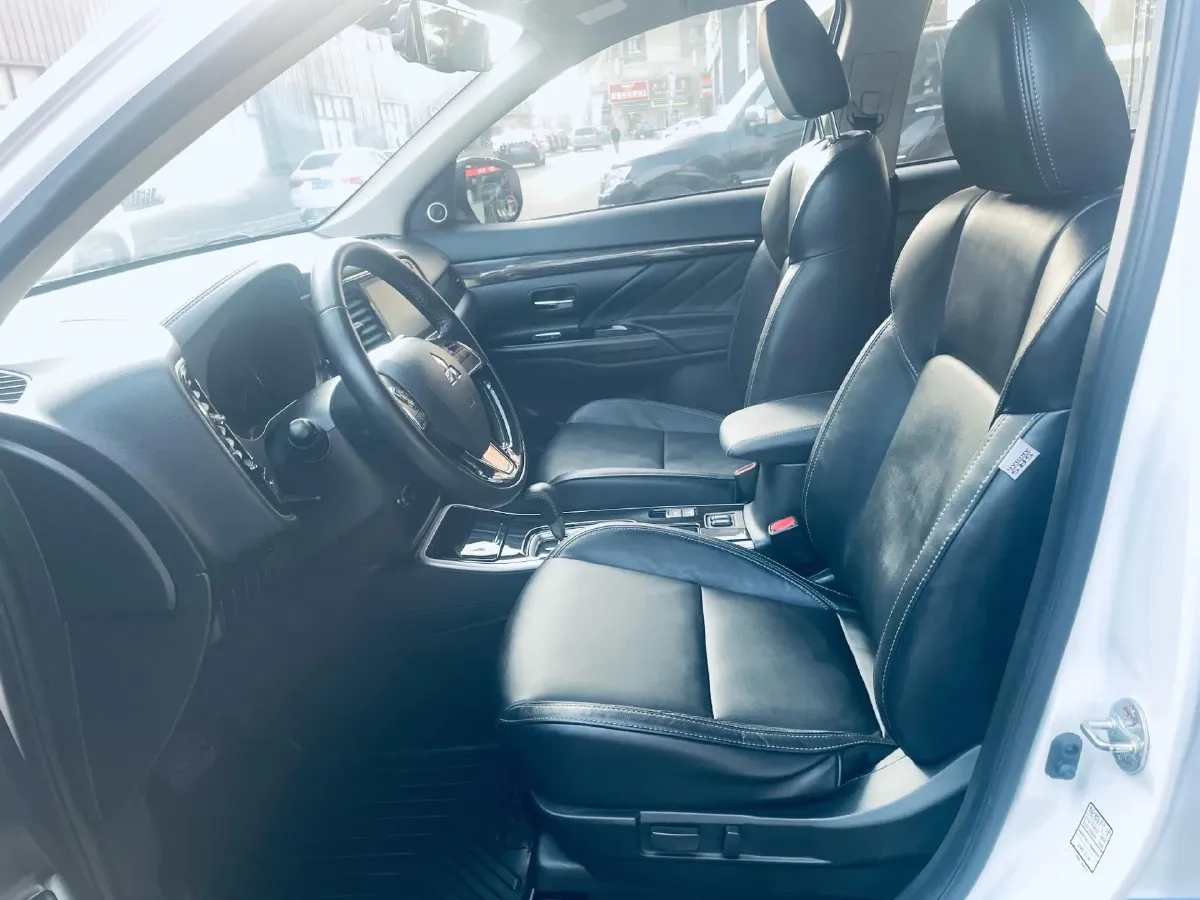 2019 Mitsubishi Outlander 2.0L 166HP L4 CVT,autocango,china used car exporter,china ev exporter,chinese used car exporter,chinese used ev exporter