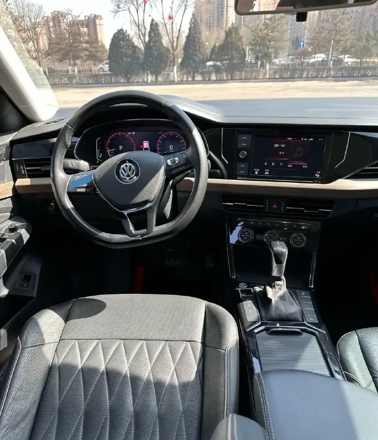 2019 Volvo V40 1.5T 152HP L4 6AT,autocango,china used car exporter,china ev exporter,chinese used car exporter,chinese used ev exporter