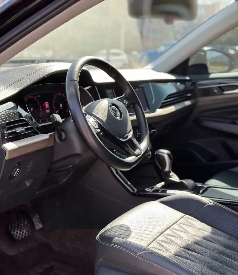 2019 Volvo V40 1.5T 152HP L4 6AT,autocango,china used car exporter,china ev exporter,chinese used car exporter,chinese used ev exporter