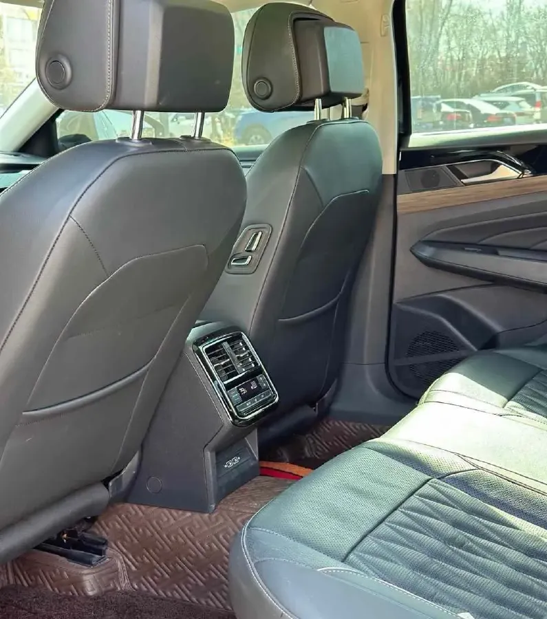 2019 Volvo V40 1.5T 152HP L4 6AT,autocango,china used car exporter,china ev exporter,chinese used car exporter,chinese used ev exporter