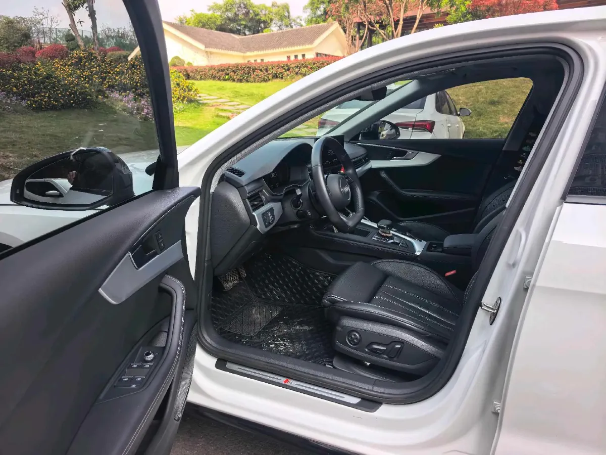 2022 Audi A4L 2.0T 190HP L4 7DCT,autocango,china used car exporter,china ev exporter,chinese used car exporter,chinese used ev exporter