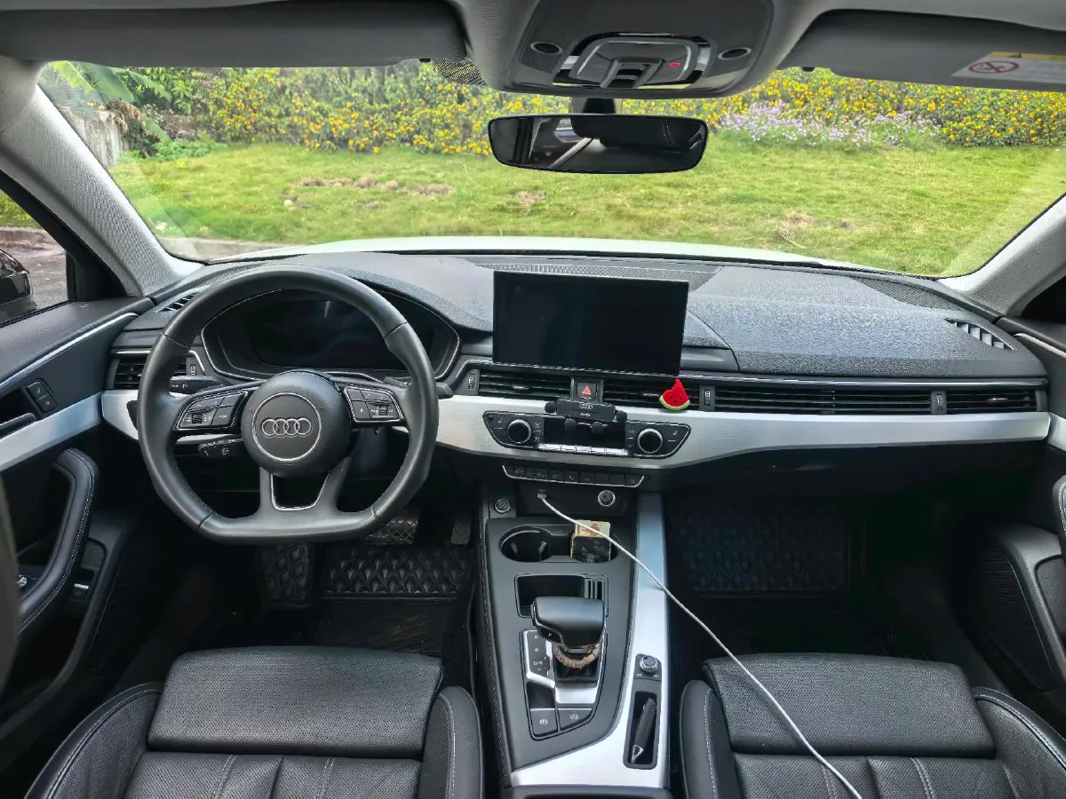 2022 Audi A4L 2.0T 190HP L4 7DCT,autocango,china used car exporter,china ev exporter,chinese used car exporter,chinese used ev exporter