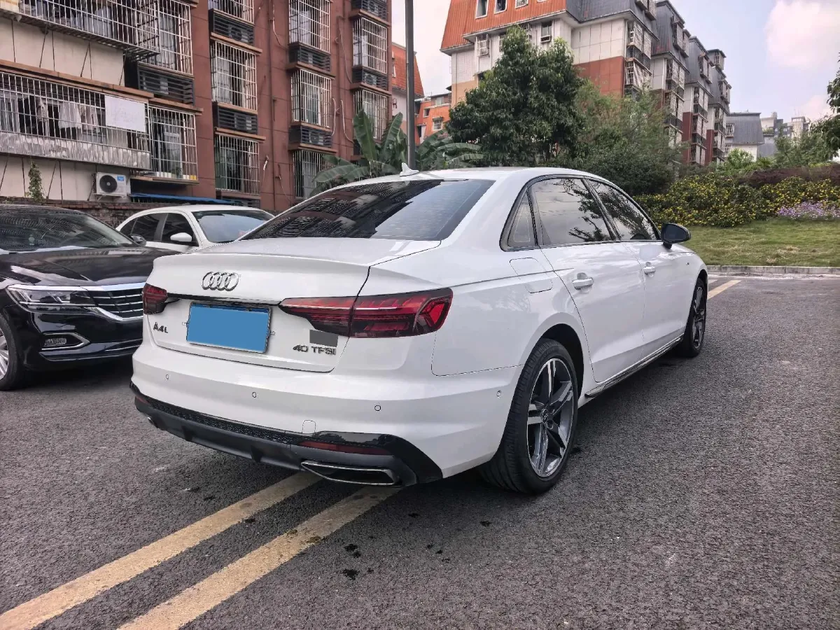 2022 Audi A4L 2.0T 190HP L4 7DCT,autocango,china used car exporter,china ev exporter,chinese used car exporter,chinese used ev exporter