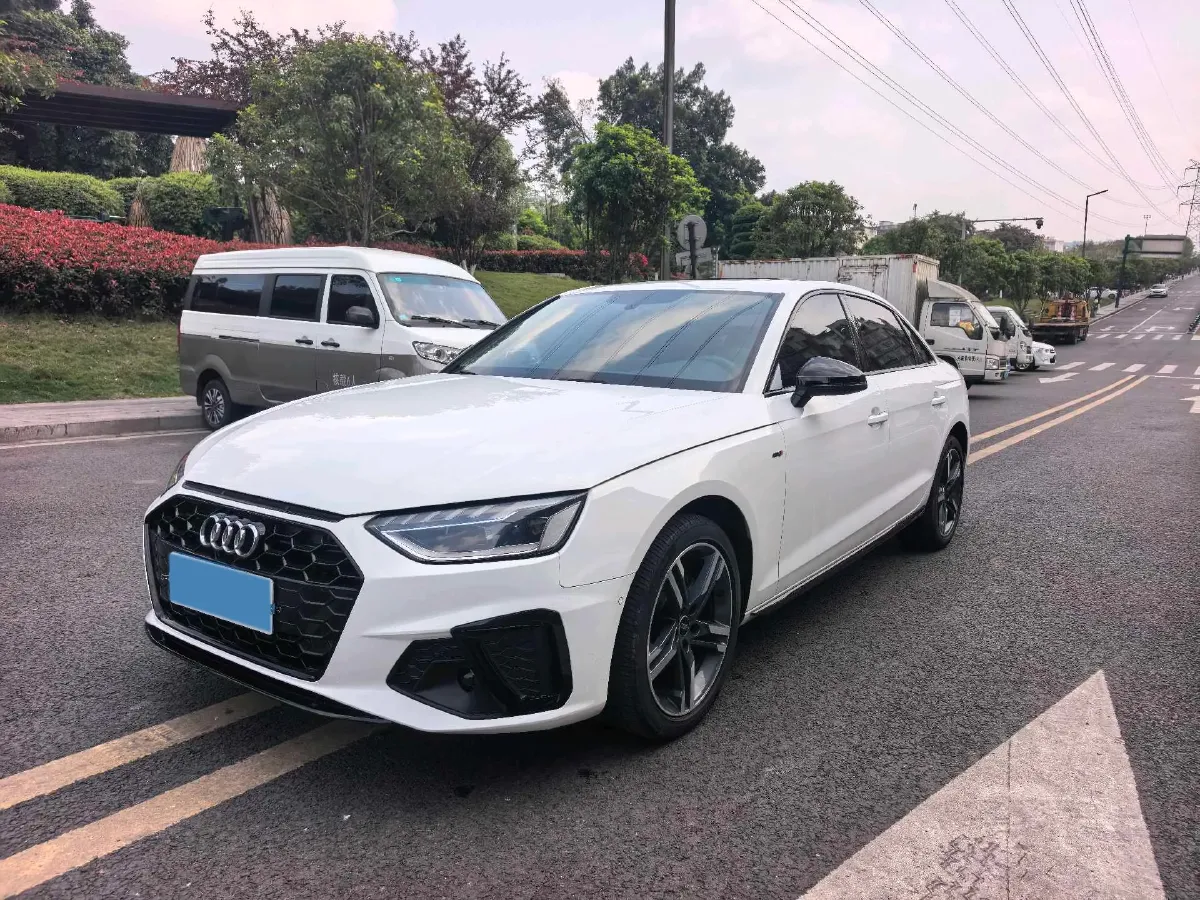 2022 Audi A4L 2.0T 190HP L4 7DCT,autocango,china used car exporter,china ev exporter,chinese used car exporter,chinese used ev exporter