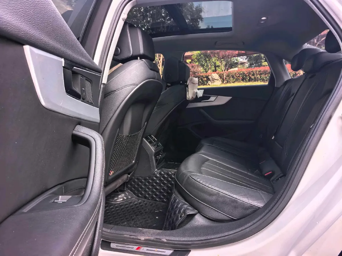 2022 Audi A4L 2.0T 190HP L4 7DCT,autocango,china used car exporter,china ev exporter,chinese used car exporter,chinese used ev exporter