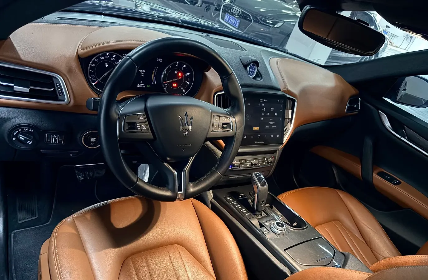 2021 Maserati Ghibli 2.0T 330HP L4 8AT,autocango,china used car exporter,china ev exporter,chinese used car exporter,chinese used ev exporter