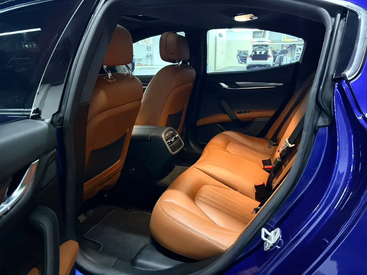 2021 Maserati Ghibli 2.0T 330HP L4 8AT,autocango,china used car exporter,china ev exporter,chinese used car exporter,chinese used ev exporter