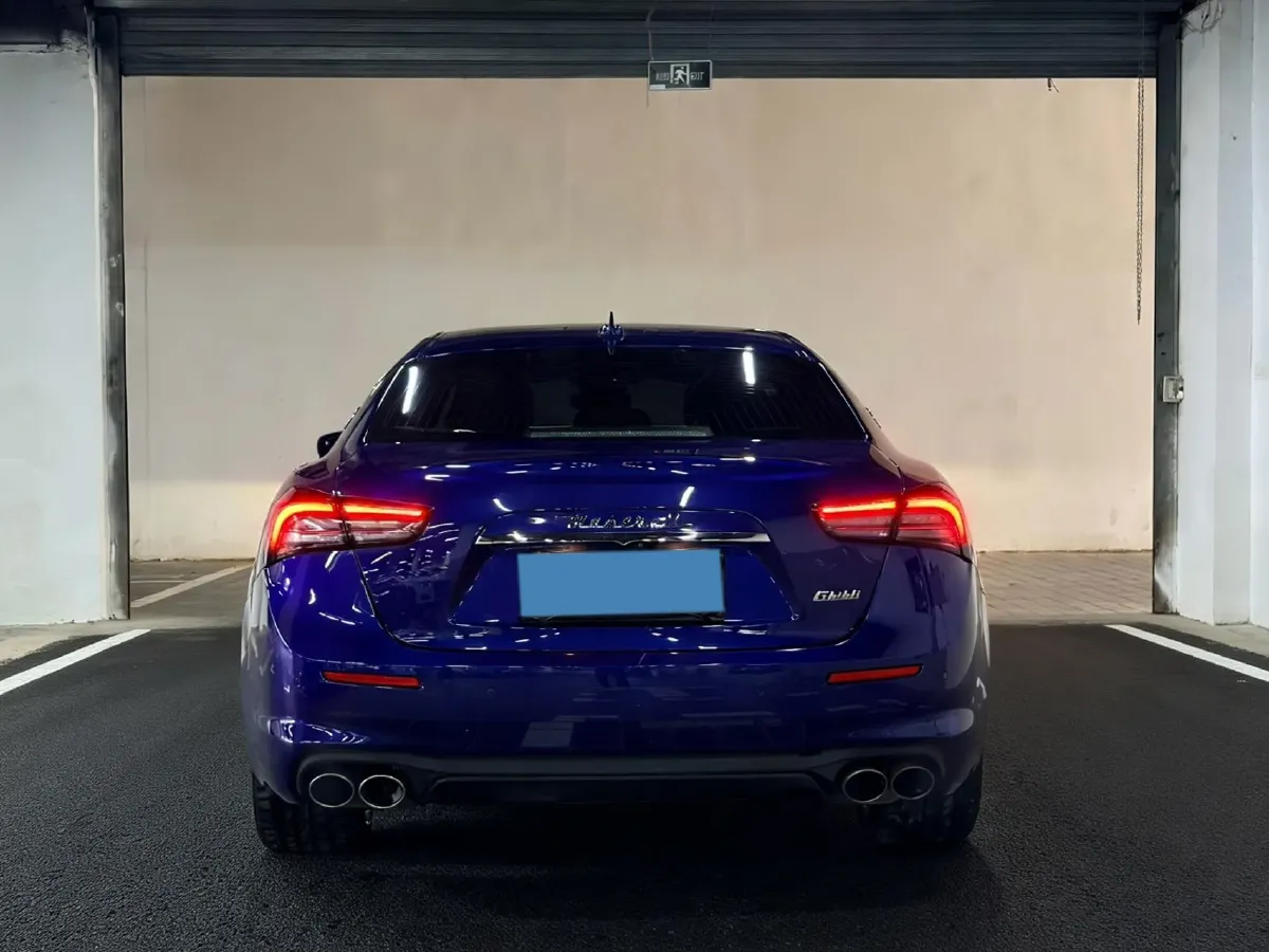 2021 Maserati Ghibli 2.0T 330HP L4 8AT,autocango,china used car exporter,china ev exporter,chinese used car exporter,chinese used ev exporter