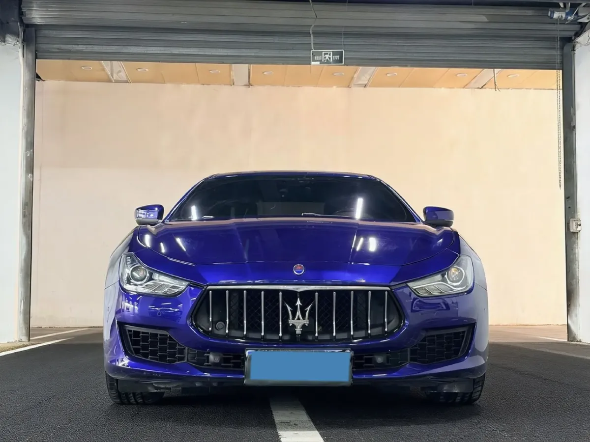 2021 Maserati Ghibli 2.0T 330HP L4 8AT,autocango,china used car exporter,china ev exporter,chinese used car exporter,chinese used ev exporter