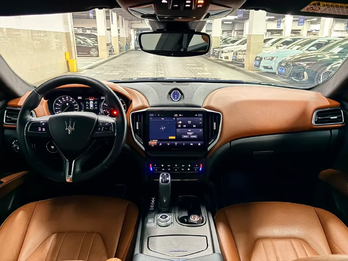 2021 Maserati Ghibli 2.0T 330HP L4 8AT,autocango,china used car exporter,china ev exporter,chinese used car exporter,chinese used ev exporter