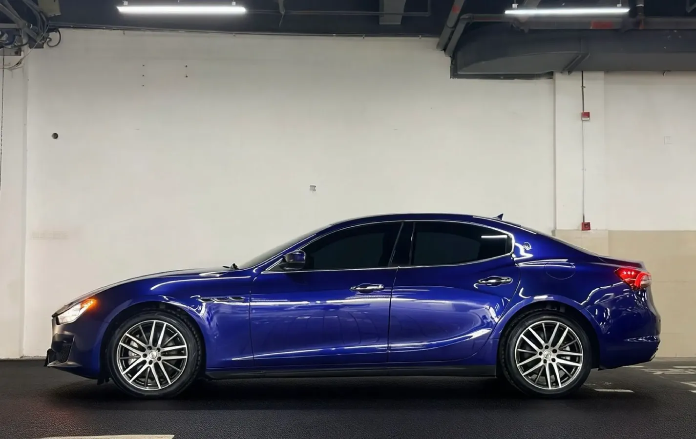 2021 Maserati Ghibli 2.0T 330HP L4 8AT,autocango,china used car exporter,china ev exporter,chinese used car exporter,chinese used ev exporter